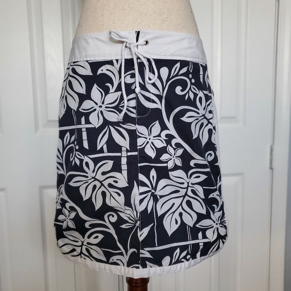 Tommy Bahama Floral Navy and White Skirt Sz 6 - Picture 3 of 9
